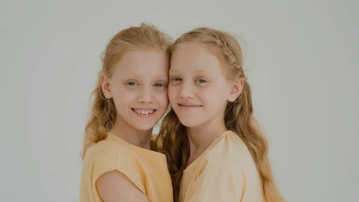 Kessler Zwillinge: Herkunft und Kindheit